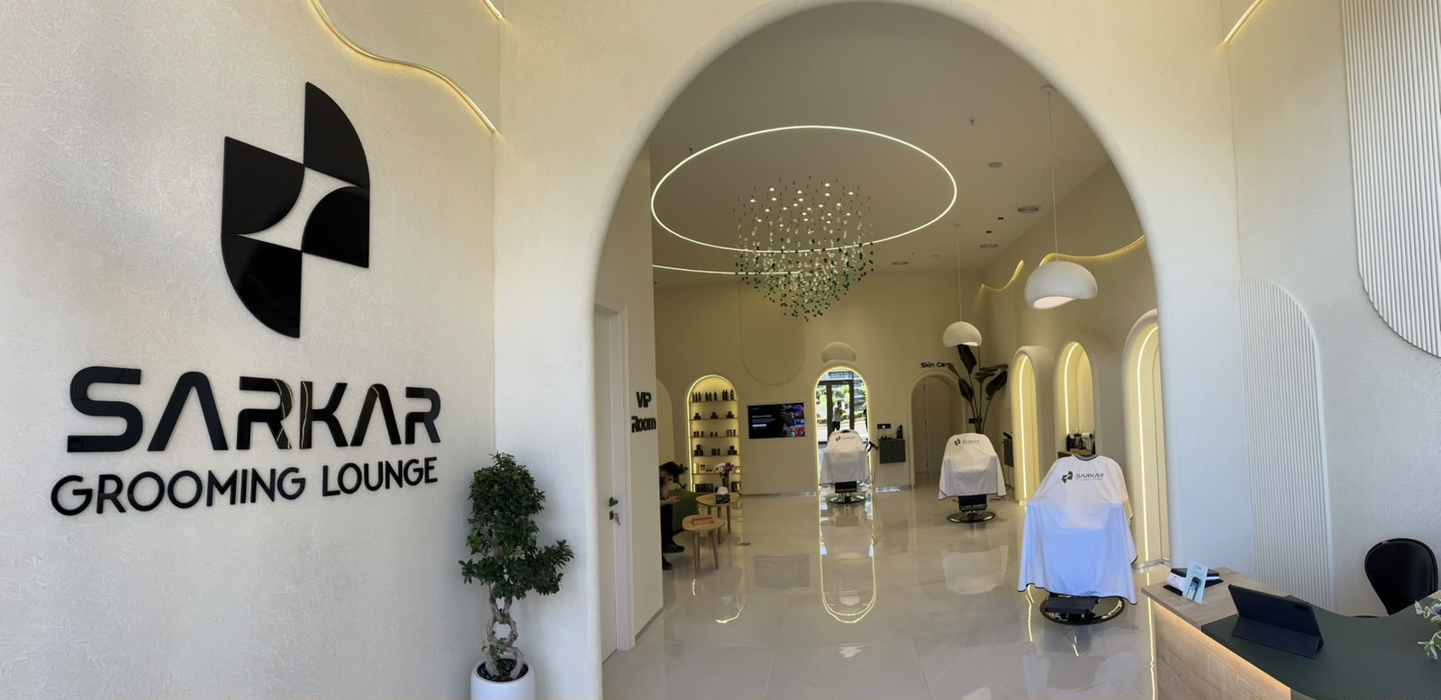 ناوەوەی سەرکار گرۆمینگ لەونج و خزمەتگوزارییە پڕۆفیشنالەکان